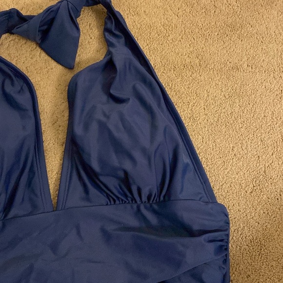 ***NWT*** CUPSHE HALTER RUCHED TUMMY CONTROL ONE PIECE SWIMSUIT - Picture 3 of 12